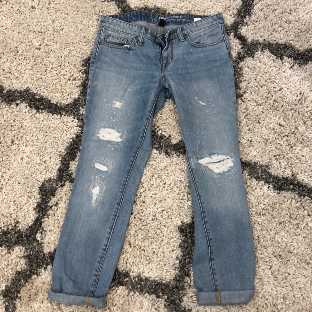 BOYFRIEND FIT DISTRESSED JEANS
